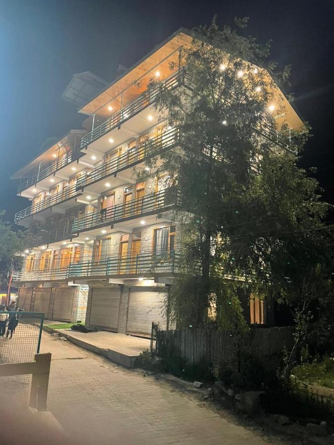 Hotel Mountain Majesty! Top-Rated Luxury Stay Amid Snowcapped Mountains With Balcony And Riverside Calm Manali  Luaran gambar